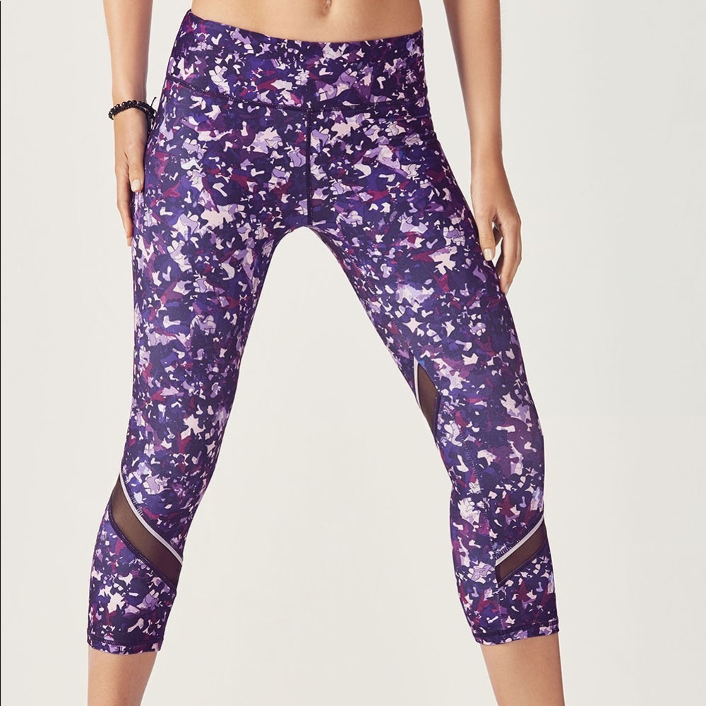Fabletics New Debbie Reflective Capri Small Camo